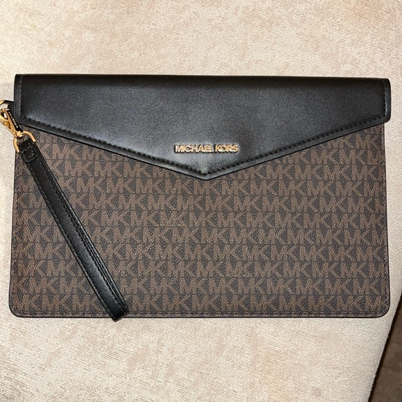 Michael Kors Handbags - Michael Kors Leather Clutch Bag New